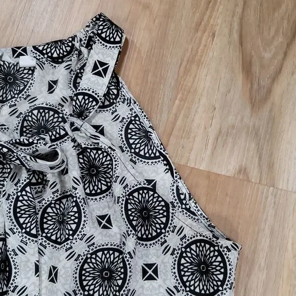 🔺️New York & Co Black & White High Neck Sleeveless Halter Top Large - Picture 5 of 11